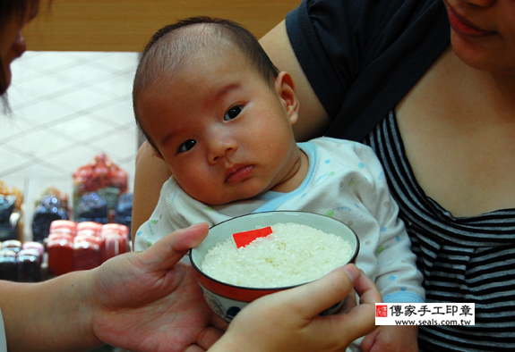 陳寶寶(新北永和區嬰兒寶寶滿月剃頭理髮、免費嬰兒剃胎毛儀式吉祥話)。中國風會場，爸媽寶貝免費穿「日中韓」古裝禮服。專業拍照、DVD光碟、證書。★購買「臍帶章、肚臍章、胎毛筆刷印章」贈送：剃頭、收涎、抓周，三選一。 2015.09.13 照片5